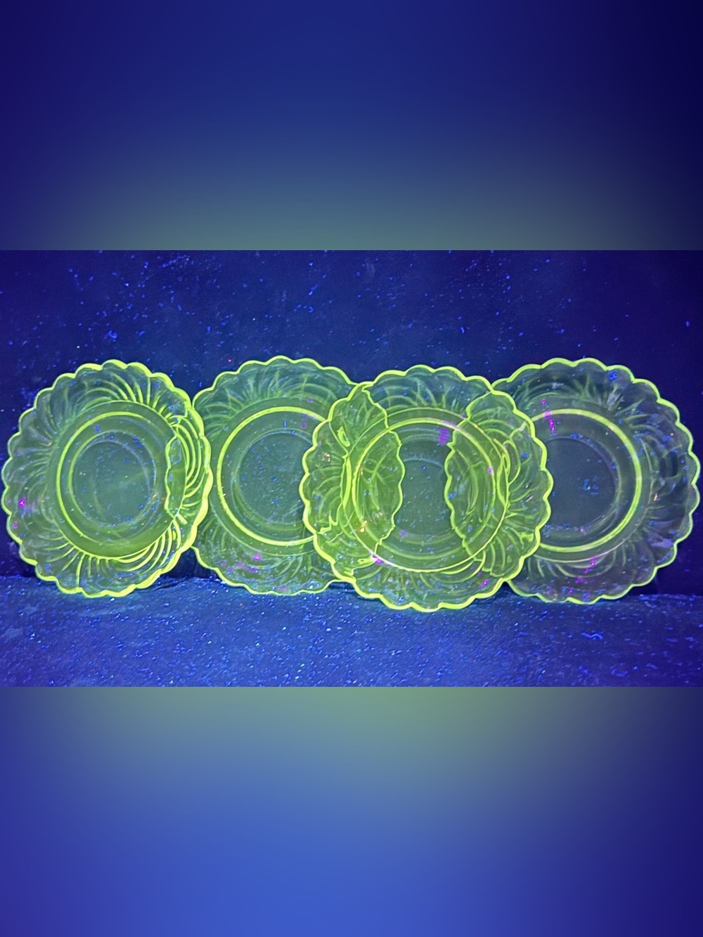 Set of 4 Vintage Manganese Glass Swirl Scalloped Plates Saucers UV Glow 365nm